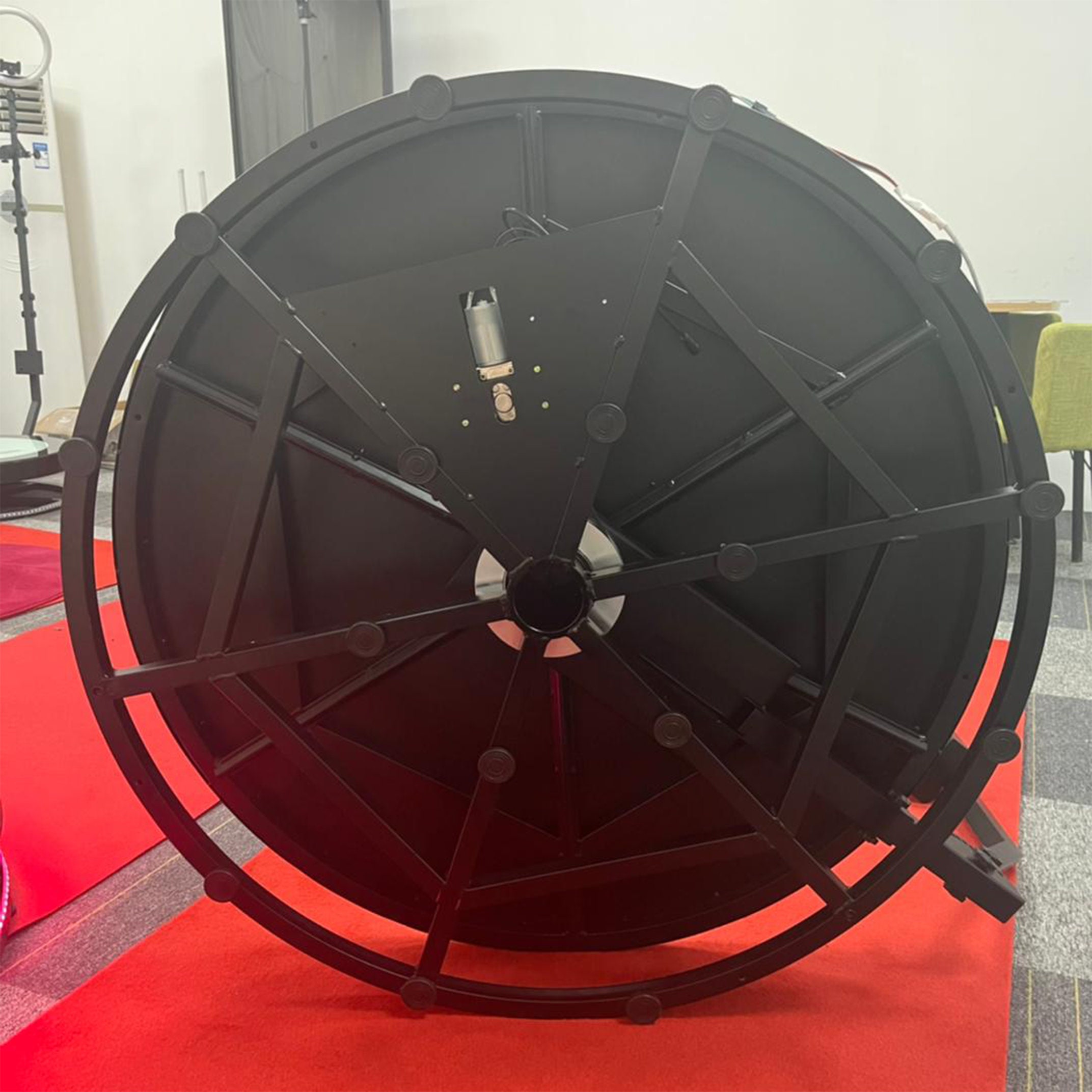Automatic 360 photo booth with ring light and flight case, Image 7 of 8